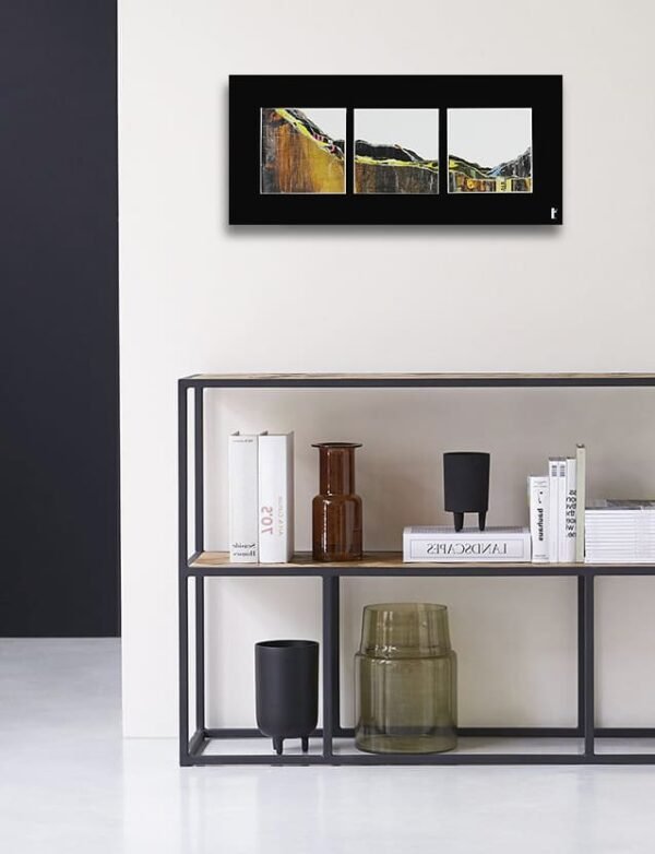 Trois panneaux avec paysage abstrait.