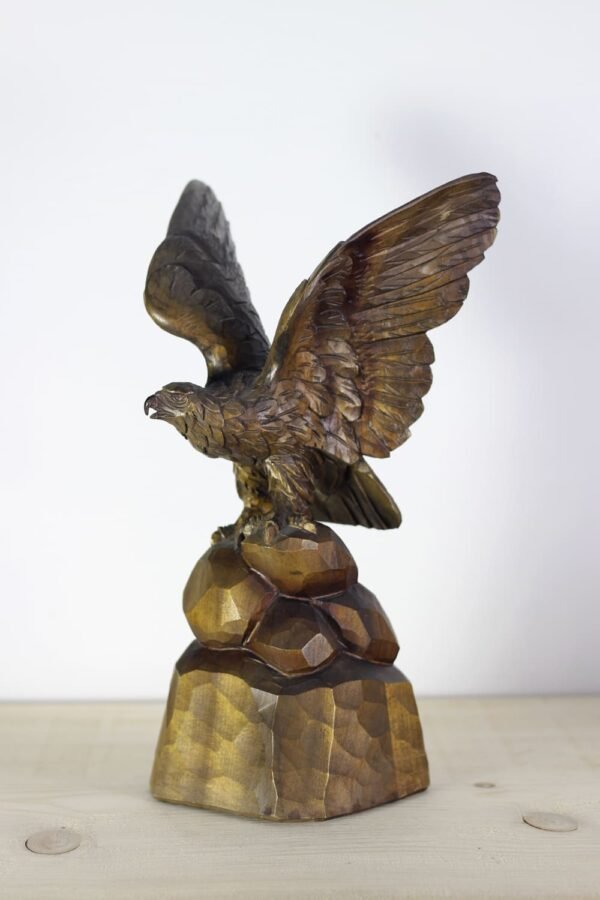 Sculpture montagne aigle royale